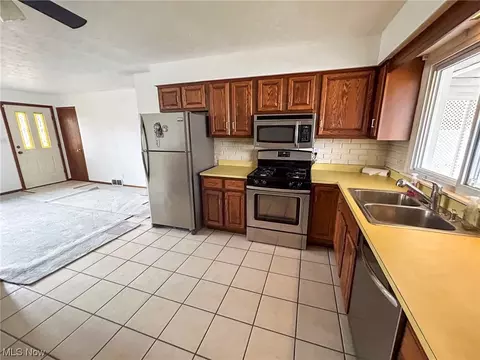 Kitchen - 7382 Ranier Ave, Boardman, OH 44512 photo 2 of 2