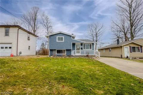 8952 Woodridge Ln, Mentor, OH 44060