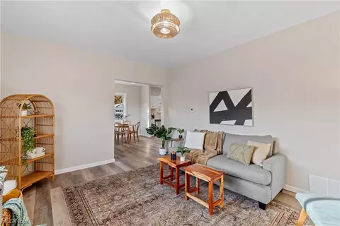 Living - 464 Butler Ave, Akron, OH 44310 photo 2 of 3
