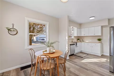 Dining - 464 Butler Ave, Akron, OH 44310 photo 1 of 3