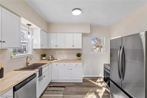 Kitchen - 464 Butler Ave, Akron, OH 44310 photo 1 of 4
