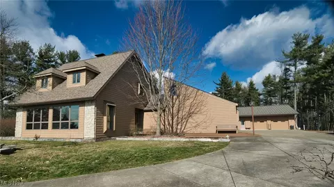 2753 Tabor Rdg NE, Mineral City, OH 44656