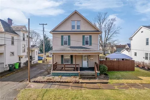 418 N Crater Ave, Dover, OH 44622