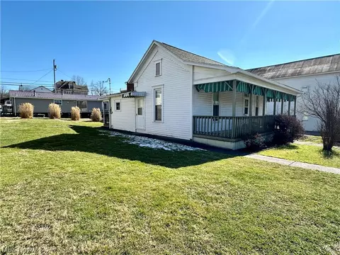 303 Main St, Middlebourne, WV 26149 photo 2