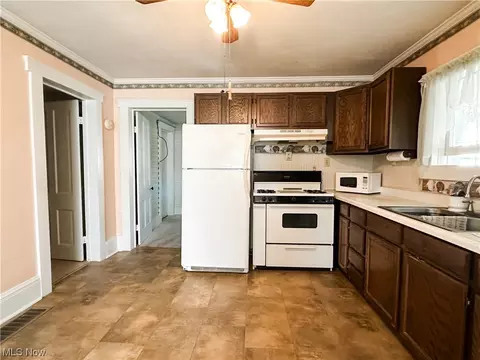 303 Main St, Middlebourne, WV 26149 photo 5