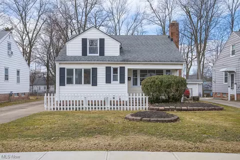 1128 Gordon Rd, Lyndhurst, OH 44124