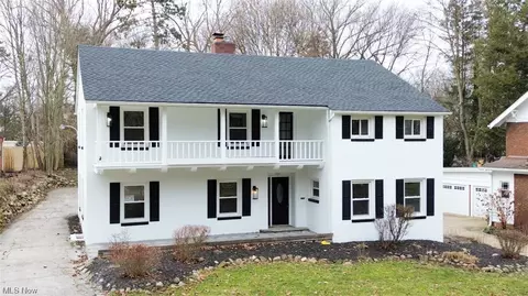 1250 Sunset View Dr, Akron, OH 44313