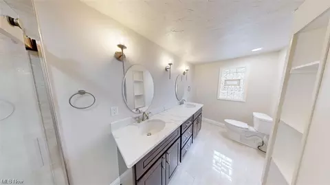 Bath - 1250 Sunset View Dr, Akron, OH 44313 photo 3 of 5