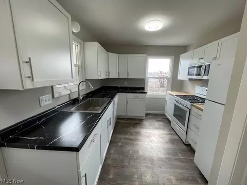 241 Wesley, Elyria, OH 44035 photo 2