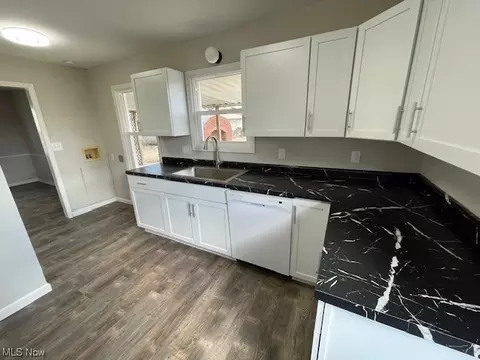 241 Wesley, Elyria, OH 44035 photo 4