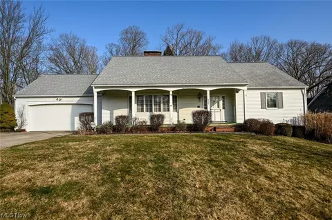 6947 Cranbrook Dr, Brecksville, OH 44141