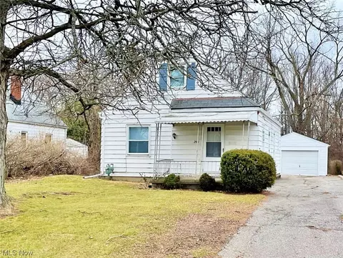 Exterior - 2461 E 37th St, Lorain, OH 44055 photo 4 of 7