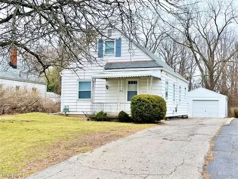 2461 E 37th St, Lorain, OH 44055