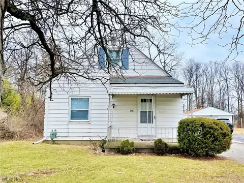 Exterior - 2461 E 37th St, Lorain, OH 44055 photo 2 of 7