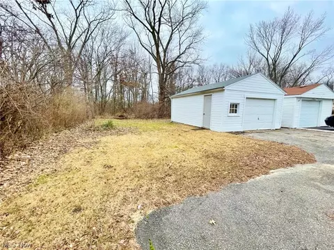 Exterior - 2461 E 37th St, Lorain, OH 44055 photo 6 of 7