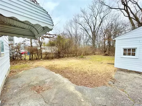 Exterior - 2461 E 37th St, Lorain, OH 44055 photo 5 of 7