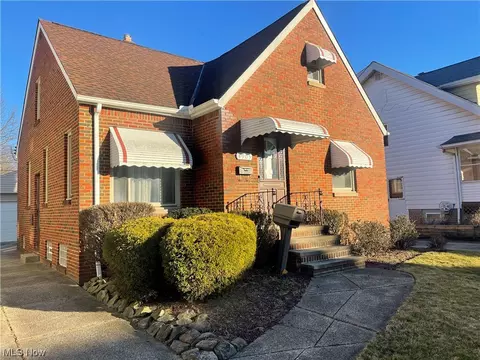 4905 E 111th St, Garfield Heights, OH 44125
