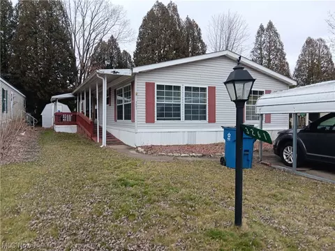 3261 Birchview Dr, Ravenna, OH 44266