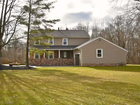 11031 Bridle Trl, Chardon, OH 44024