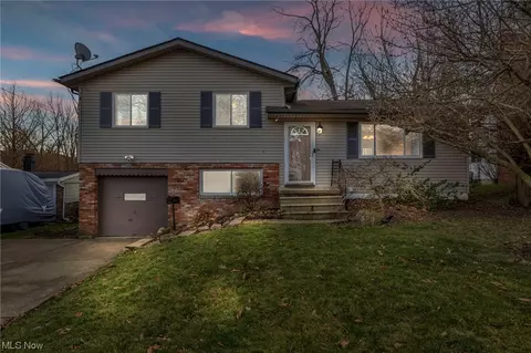 573 Cliffside Dr, Akron, OH 44313