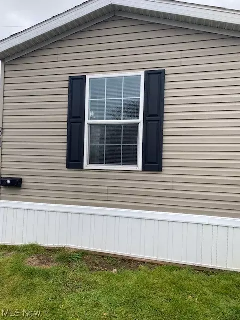 81 Hyland Dr, Akron, OH 44312