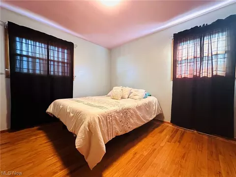 Bedroom - 1402 Old Frg, Niles, OH 44446 photo 7 of 11
