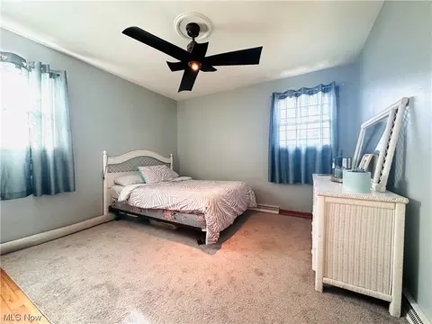 Bedroom - 1402 Old Frg, Niles, OH 44446 photo 4 of 11