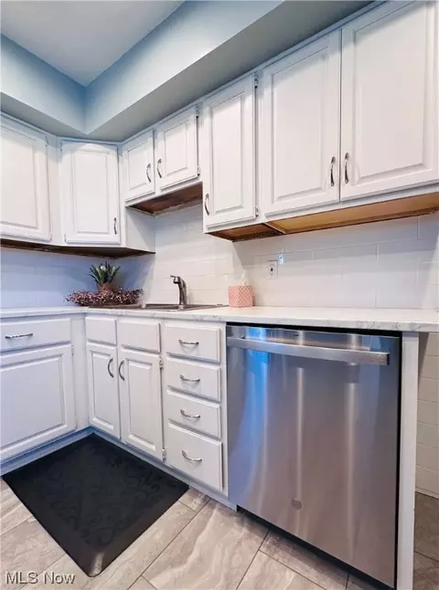 Kitchen - 1402 Old Frg, Niles, OH 44446 photo 4 of 5