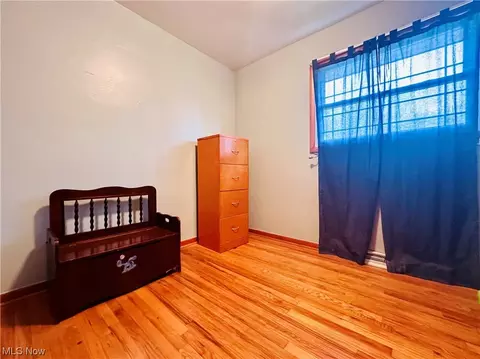 Bedroom - 1402 Old Frg, Niles, OH 44446 photo 10 of 11