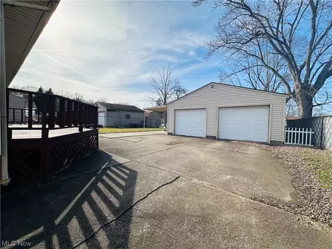Exterior - 1402 Old Frg, Niles, OH 44446 photo 5 of 11
