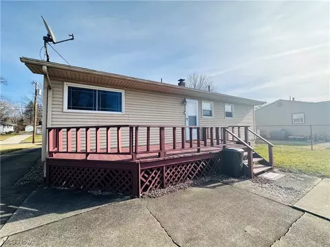 Exterior - 1402 Old Frg, Niles, OH 44446 photo 6 of 11