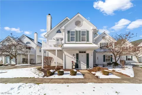 282 Vista Cir, North Olmsted, OH 44070