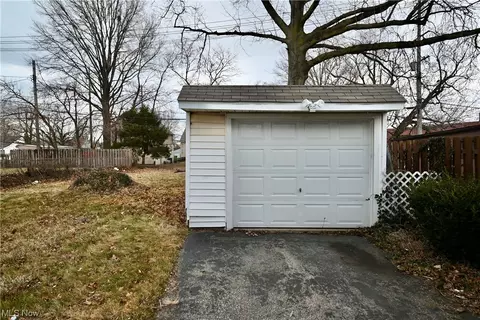 Exterior - 937 E 237th St, Euclid, OH 44123 photo 6 of 10