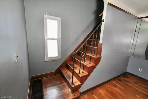 Entry Way - 937 E 237th St, Euclid, OH 44123 photo 3 of 5