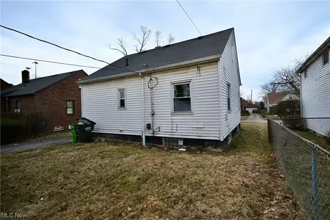 Exterior - 937 E 237th St, Euclid, OH 44123 photo 9 of 10