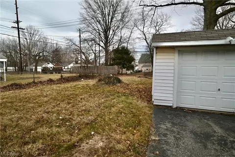 Exterior - 937 E 237th St, Euclid, OH 44123 photo 7 of 10