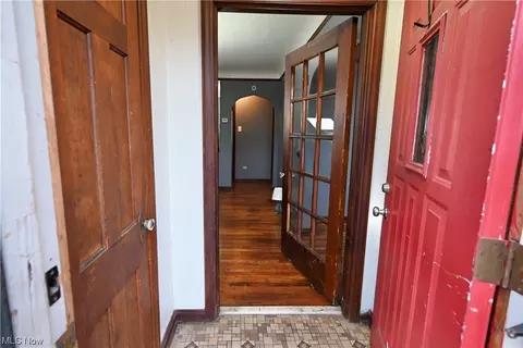 Entry Way - 937 E 237th St, Euclid, OH 44123 photo 1 of 5