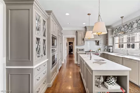 Kitchen - 2655 Glenmont Rd NW, Canton, OH 44708 photo 2 of 3