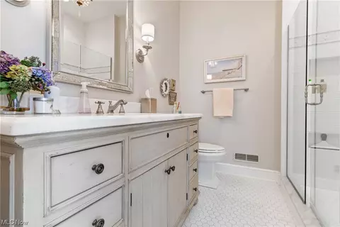 Bath - 2655 Glenmont Rd NW, Canton, OH 44708 photo 4 of 5
