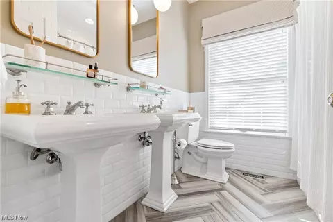 Bath - 2655 Glenmont Rd NW, Canton, OH 44708 photo 5 of 5
