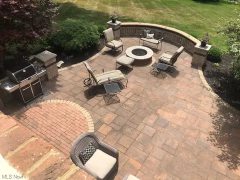 Exterior - 2655 Glenmont Rd NW, Canton, OH 44708 photo 6 of 8