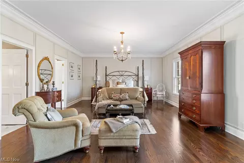 Living - 2655 Glenmont Rd NW, Canton, OH 44708 photo 4 of 4