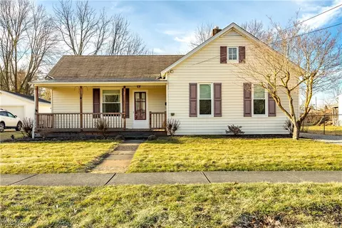 1029 Center St, Grafton, OH 44044