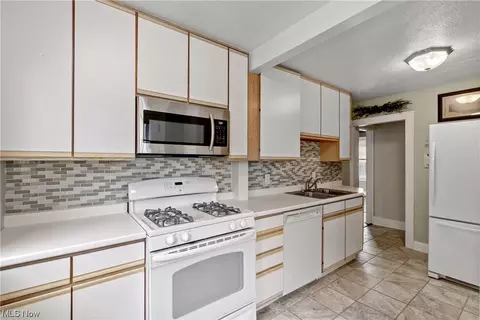Kitchen - 1069 Reed Ave, Akron, OH 44306 photo 3 of 4