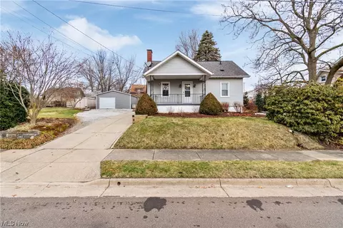 1069 Reed Ave, Akron, OH 44306