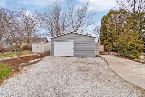 Exterior - 1069 Reed Ave, Akron, OH 44306 photo 16 of 17