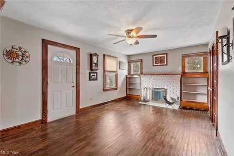 Living - 1069 Reed Ave, Akron, OH 44306 photo 1 of 2