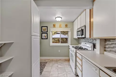 Kitchen - 1069 Reed Ave, Akron, OH 44306 photo 4 of 4