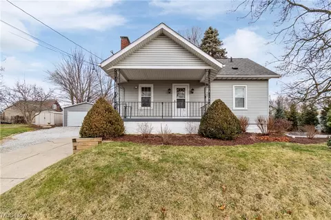 Exterior - 1069 Reed Ave, Akron, OH 44306 photo 2 of 17