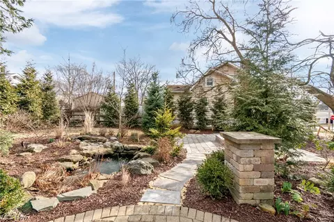 Exterior - 1069 Reed Ave, Akron, OH 44306 photo 7 of 17